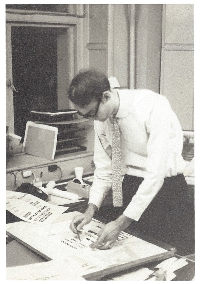 Brian, âgé de 24 ans, lors d'un travail de typographie chez Photoscript, en 1965