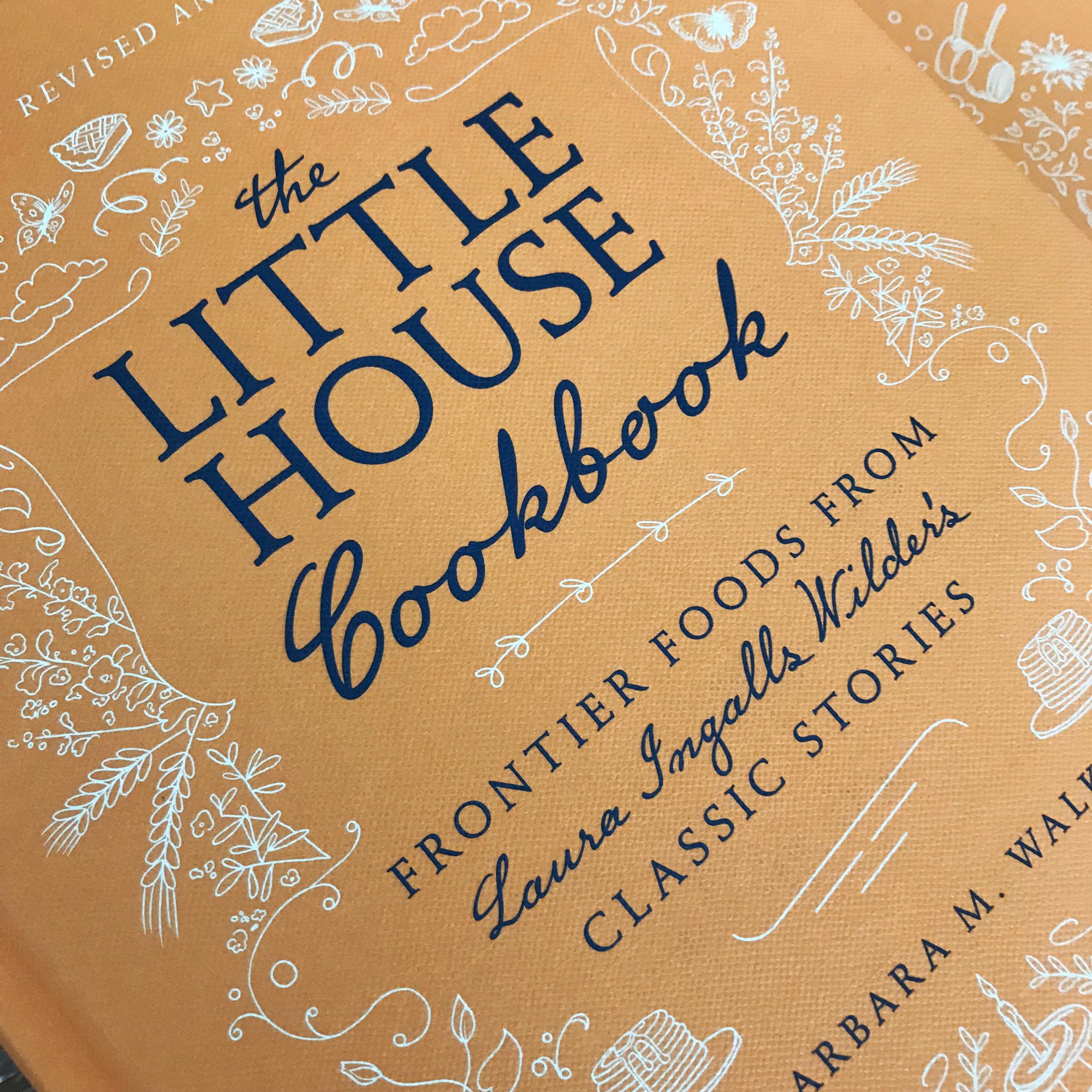 L'écriture "Little House" est inspirée des notes écrites de Laura Ingalls Wilder