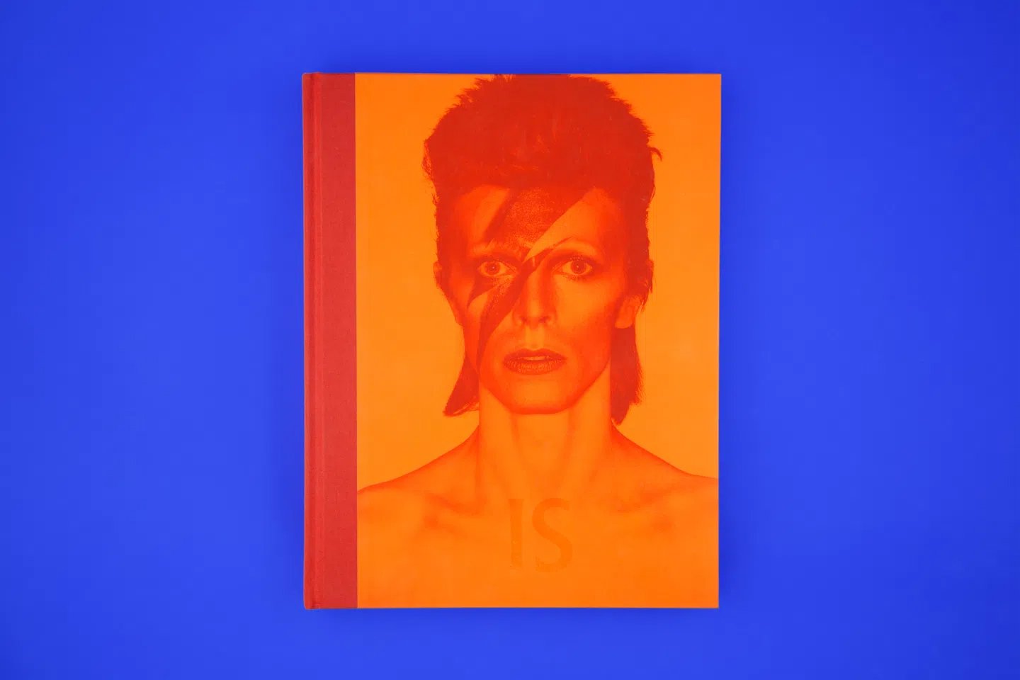 La couverture du catalogue de l'exposition "David Bowie Is"