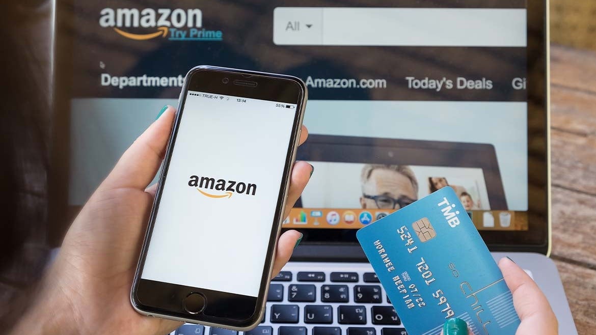 Amazon è diventato rapidamente il re delle piattaforme e-commerce Amazon is snel uitgegroeid tot de koning van de e-commerce platforms
