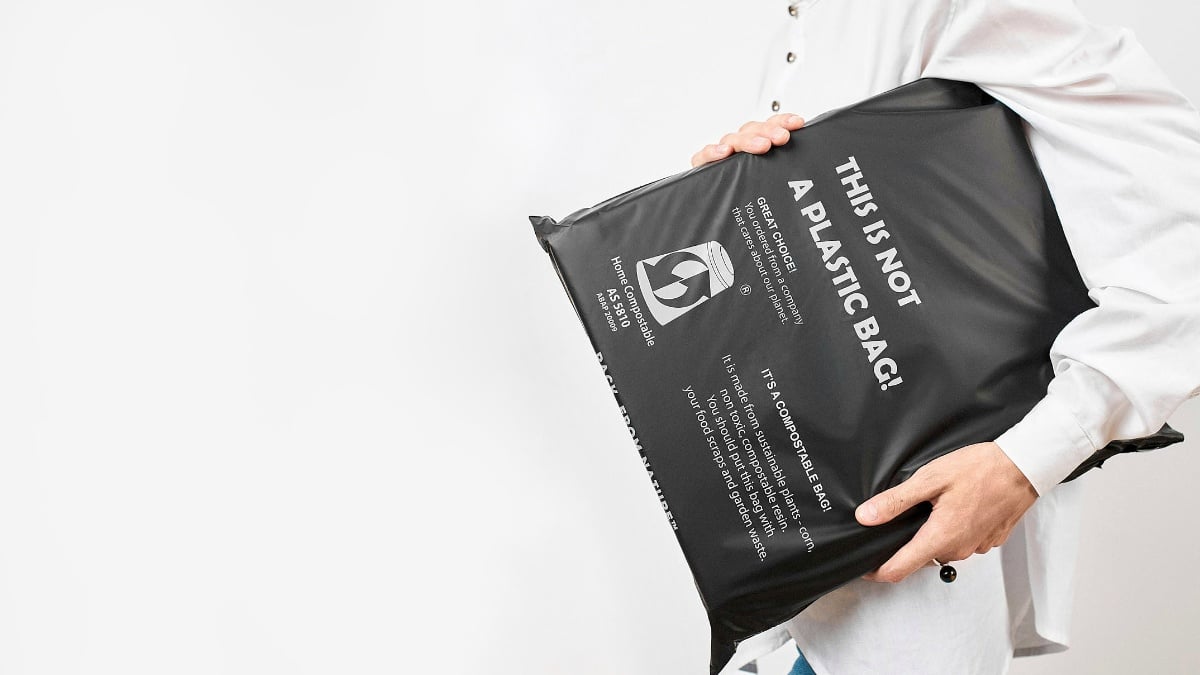 Sacchetto postale compostabile in resina biodegradabile. Copyright: https://packfromnature.lt Sacchetto postale compostabile in resina biodegradabile. Copyright: https://packfromnature.lt