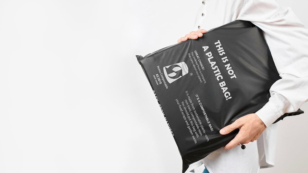 A compostable mailing bag made of biodegradable resin. Copyright: https://packfromnature.lt